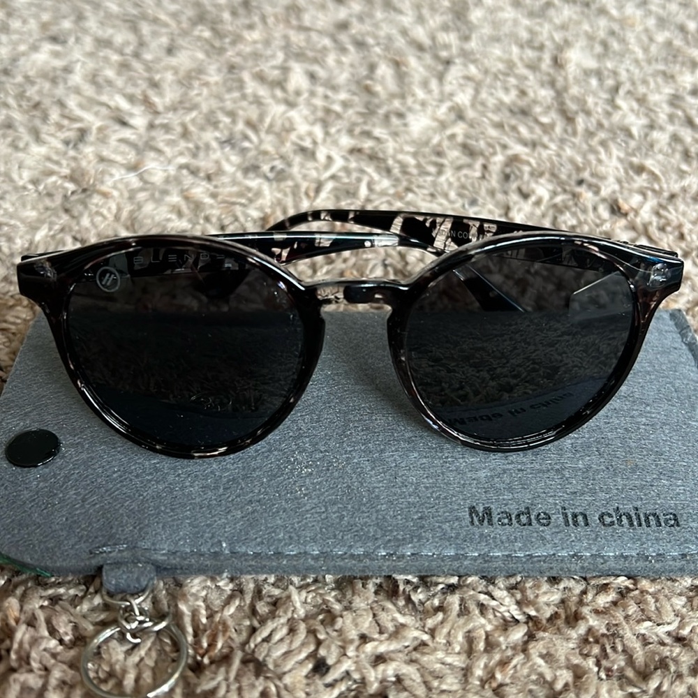Blenders eyewear sun glasses